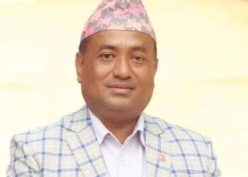 स्थानिय निर्वाचनको चुनाव नजिकिदा हिमाल श्रेष्ठ मतदाताको घरदैलौमा