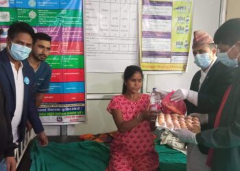 महावै गाउँपालिकाले दियाे बिरामीलाई फलफुल