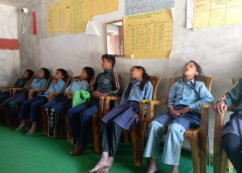 विद्यालयका विद्यार्थी बेहोस विद्यालय बन्द